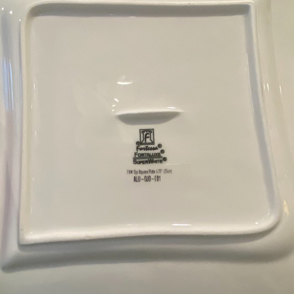 White Plate Set - Picture 7 of 8